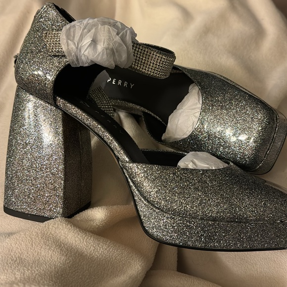 Katy Perry size 11 silver glitter The Uplift Buckle and Back Zip Platform Pumps - Picture 10 of 10